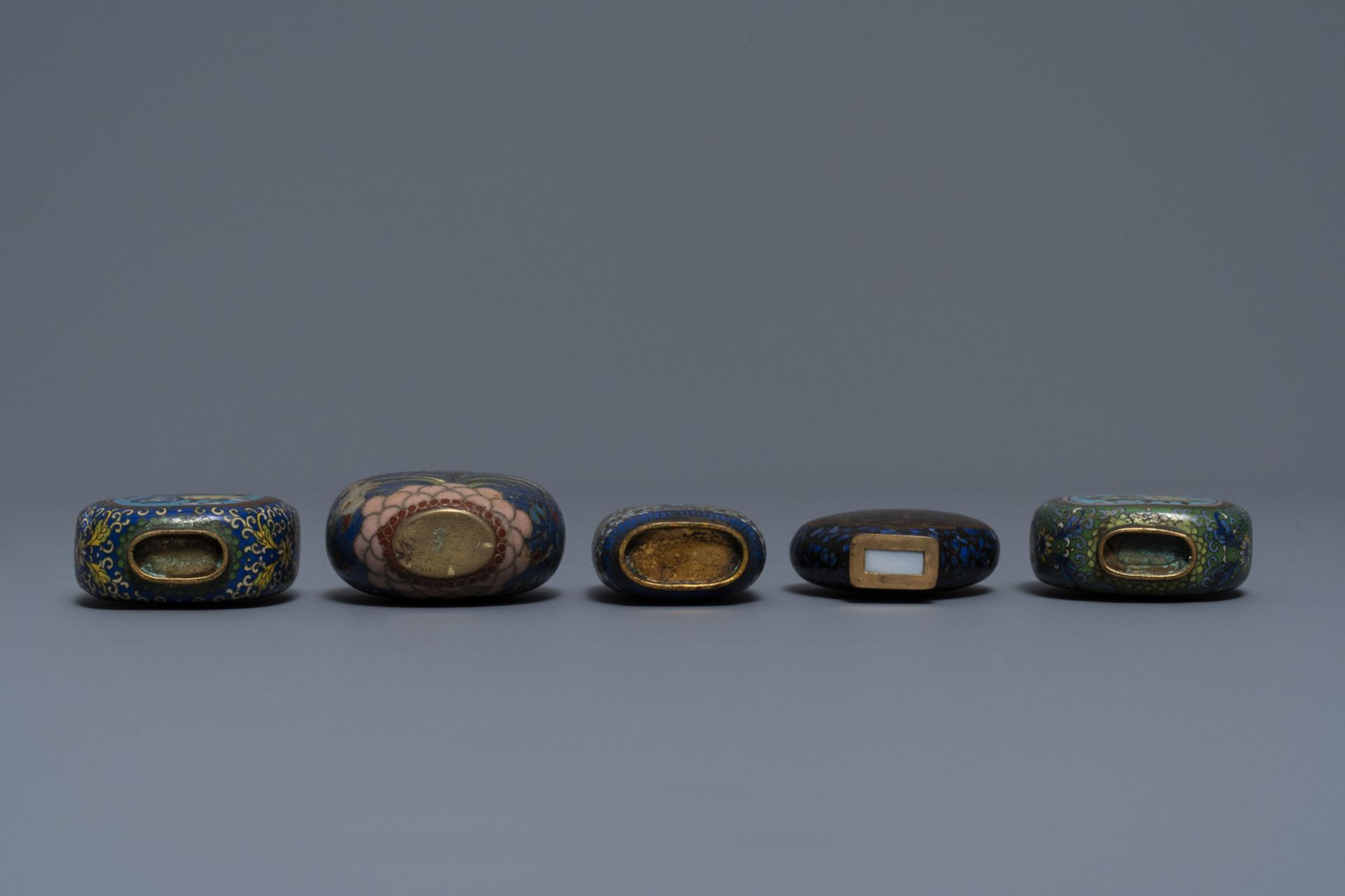 Ten Chinese cloisonnŽ snuff bottles, 19/20th C. - Image 5 of 9