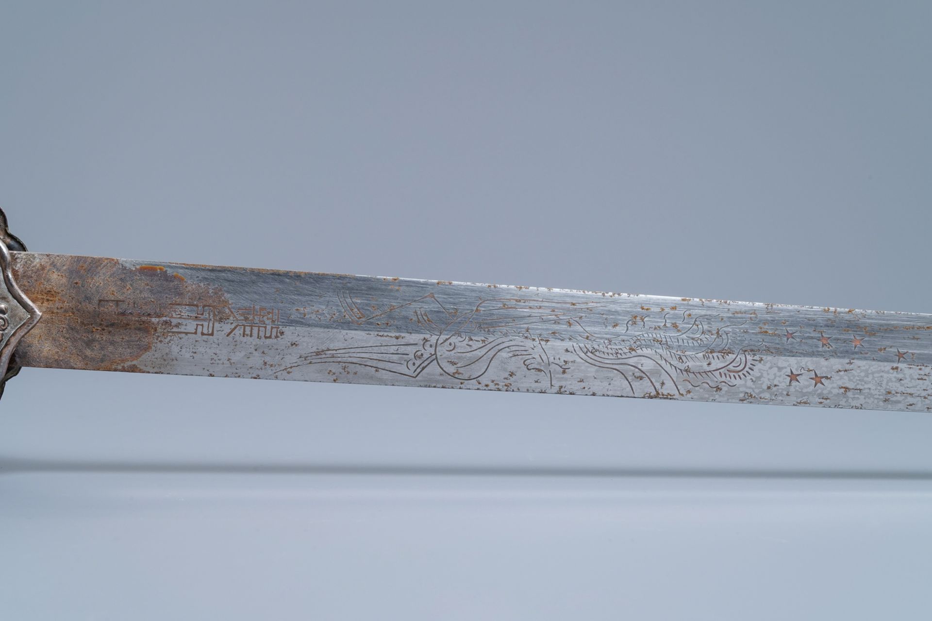 A Chinese coral-, lapis lazuli- and turquoise-inlaid silver sword, 19th C. - Image 6 of 12