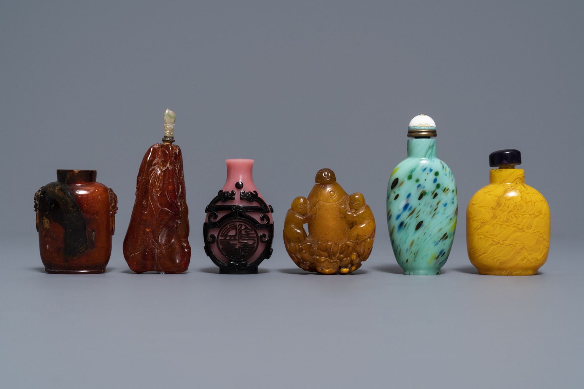 Twelve various Chinese snuff bottles, 20th C. - Image 7 of 13