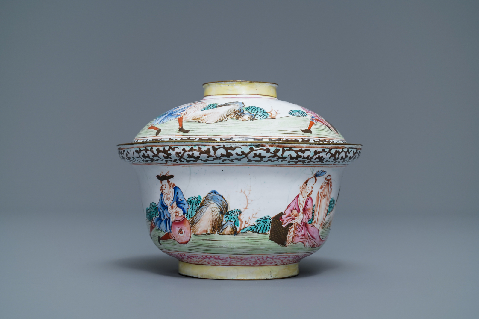 A Chinese Canton enamel 'Europeans' bowl and cover, Qianlong - Image 4 of 7
