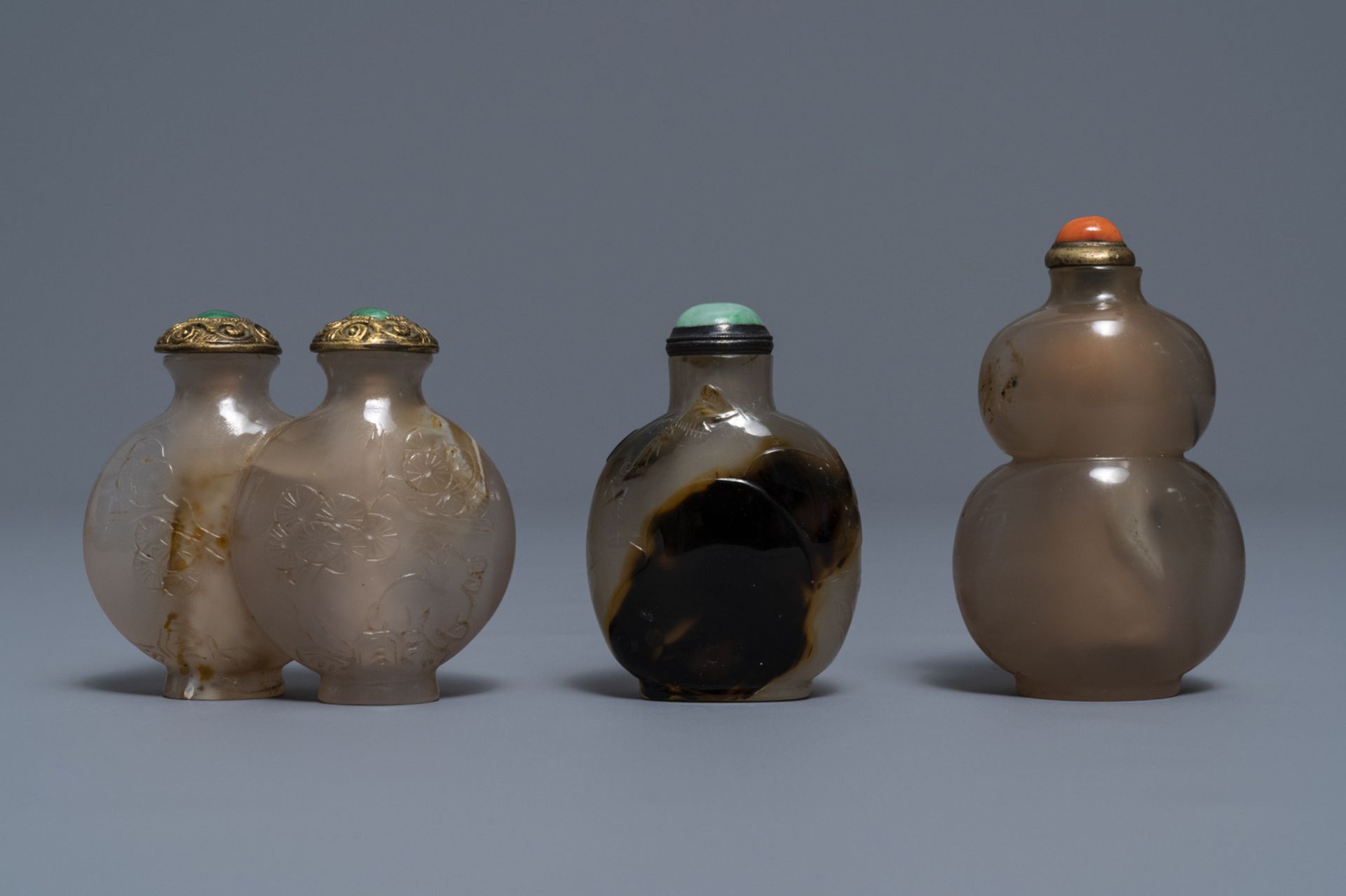 Three Chinese agate snuff bottles, 19/20th C. - Image 2 of 4