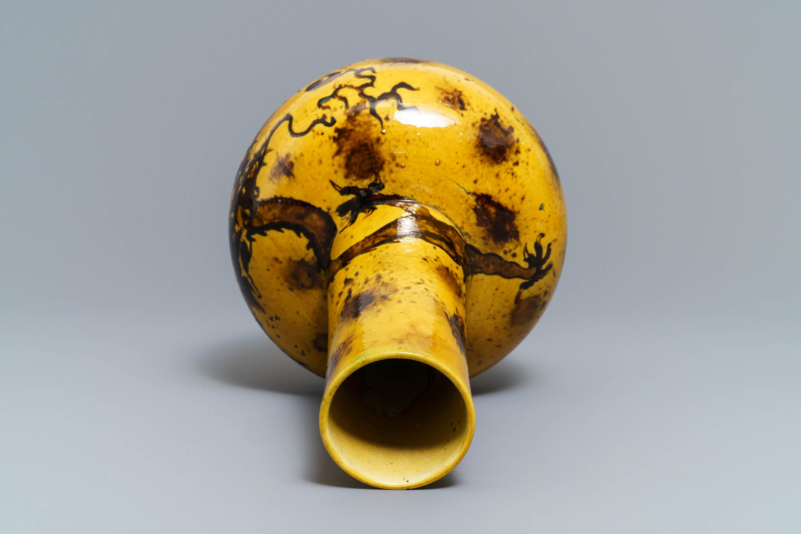 A Chinese yellow-ground bottle vase with a dragon, Qianlong mark, 19/20th C. - Image 6 of 6