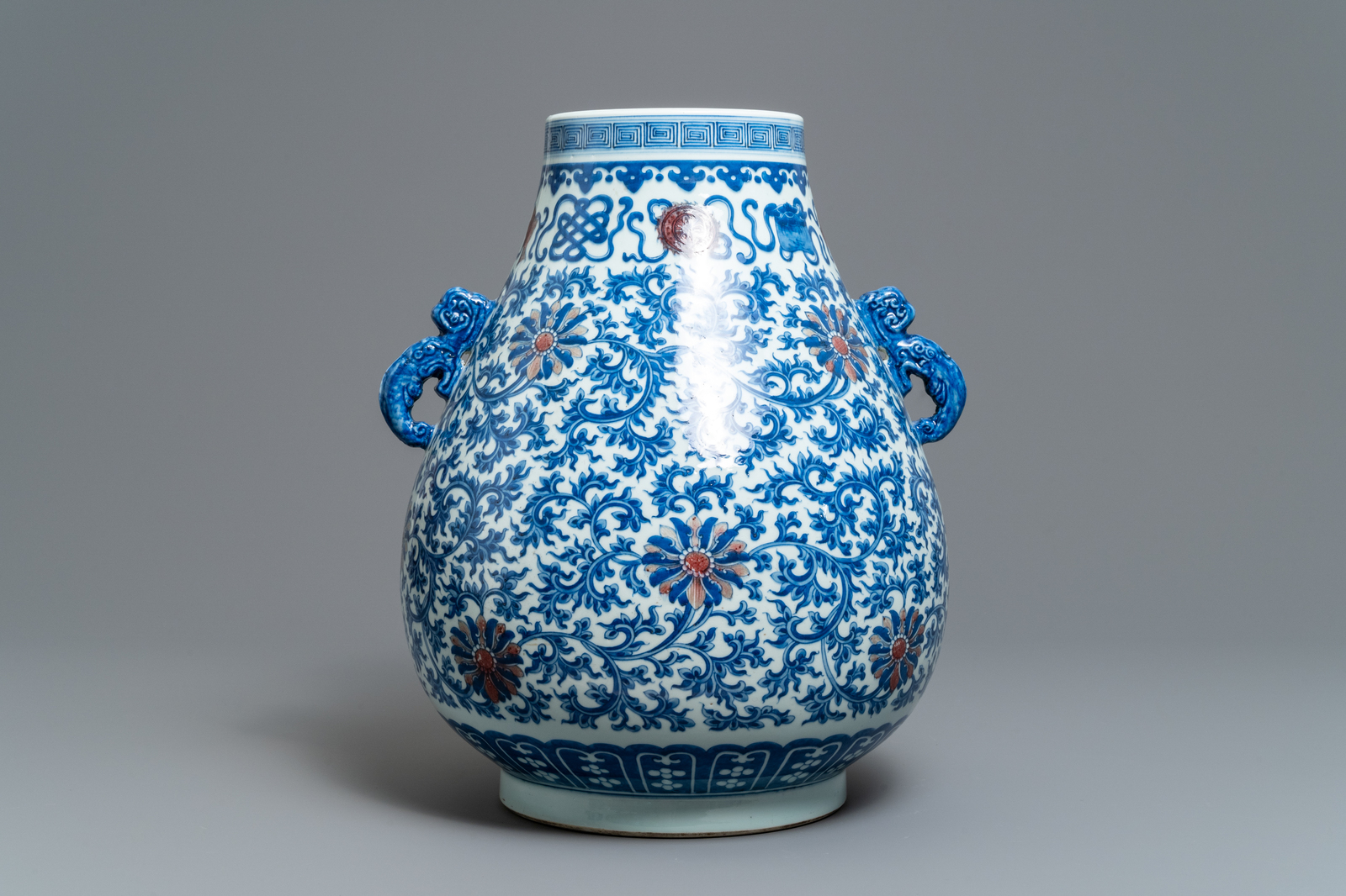 A Chinese blue, white and copper red 'hu' vase, Qianlong mark, 19/20th C. - Image 3 of 6