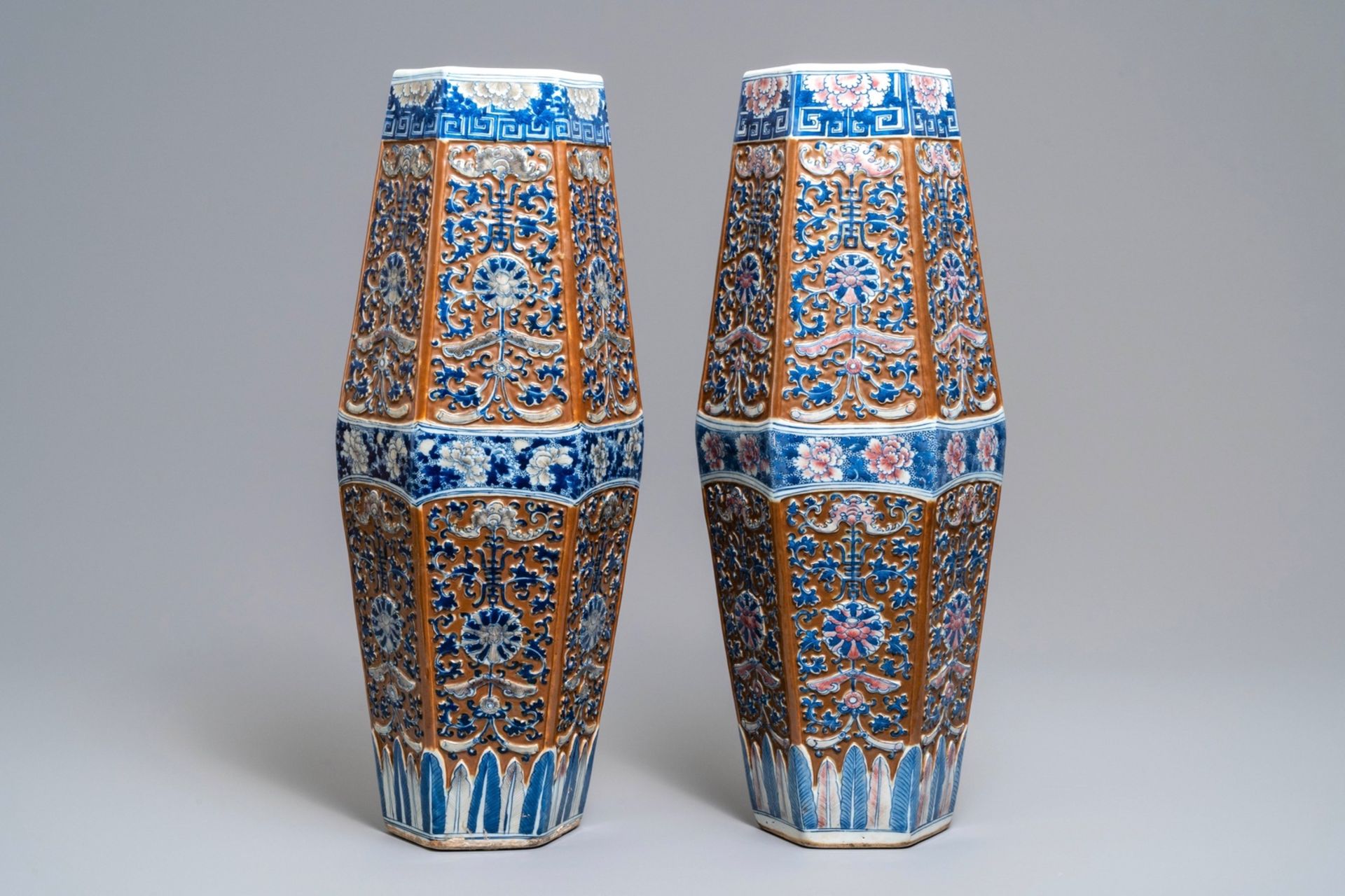 A pair of rare Chinese hexagonal brown-ground blue, white and iron red vases, 19th C. - Image 5 of 9