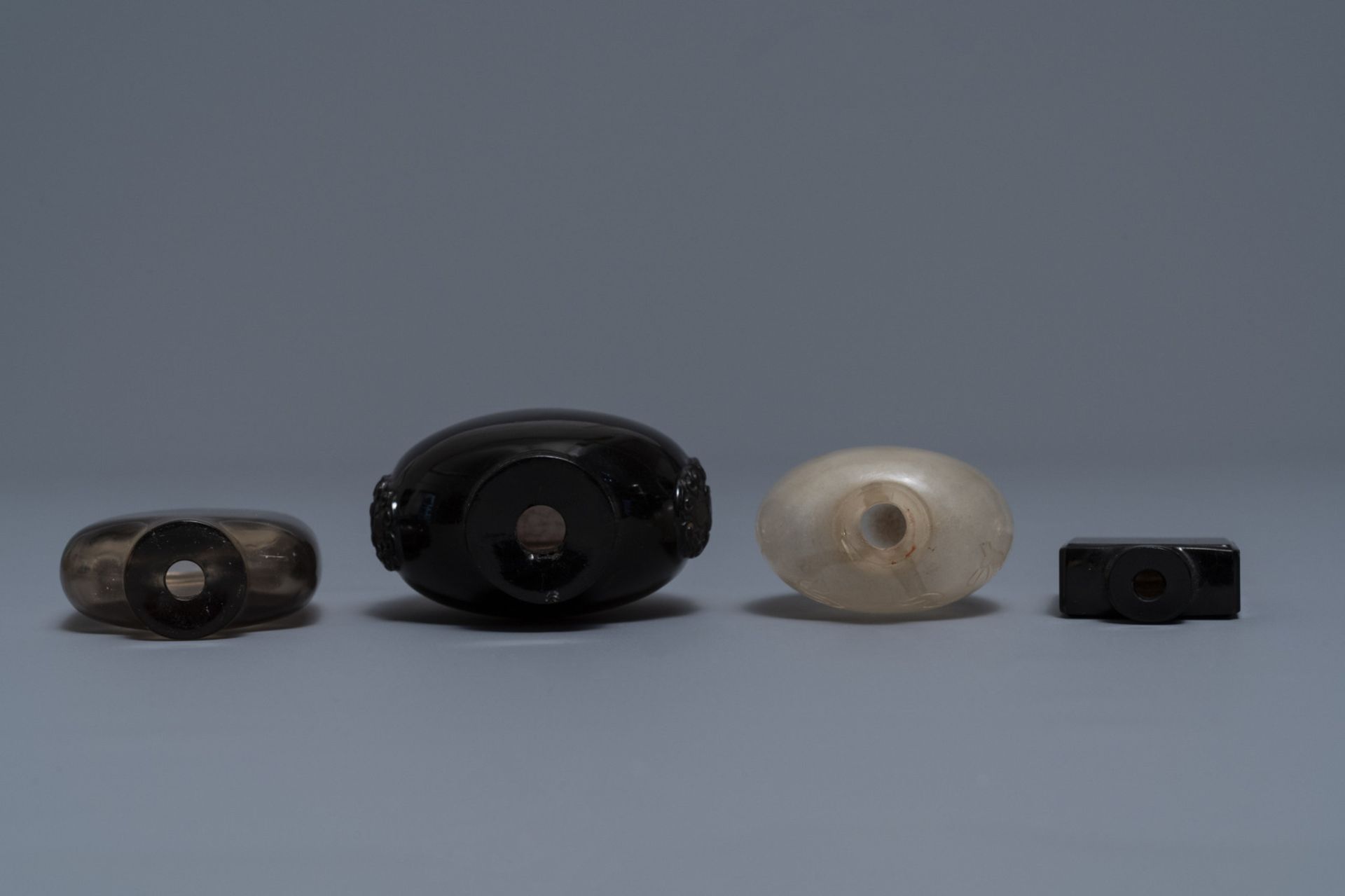 Four Chinese smokey quartz and simulating glass snuff bottles, 18/19th C. - Image 3 of 4