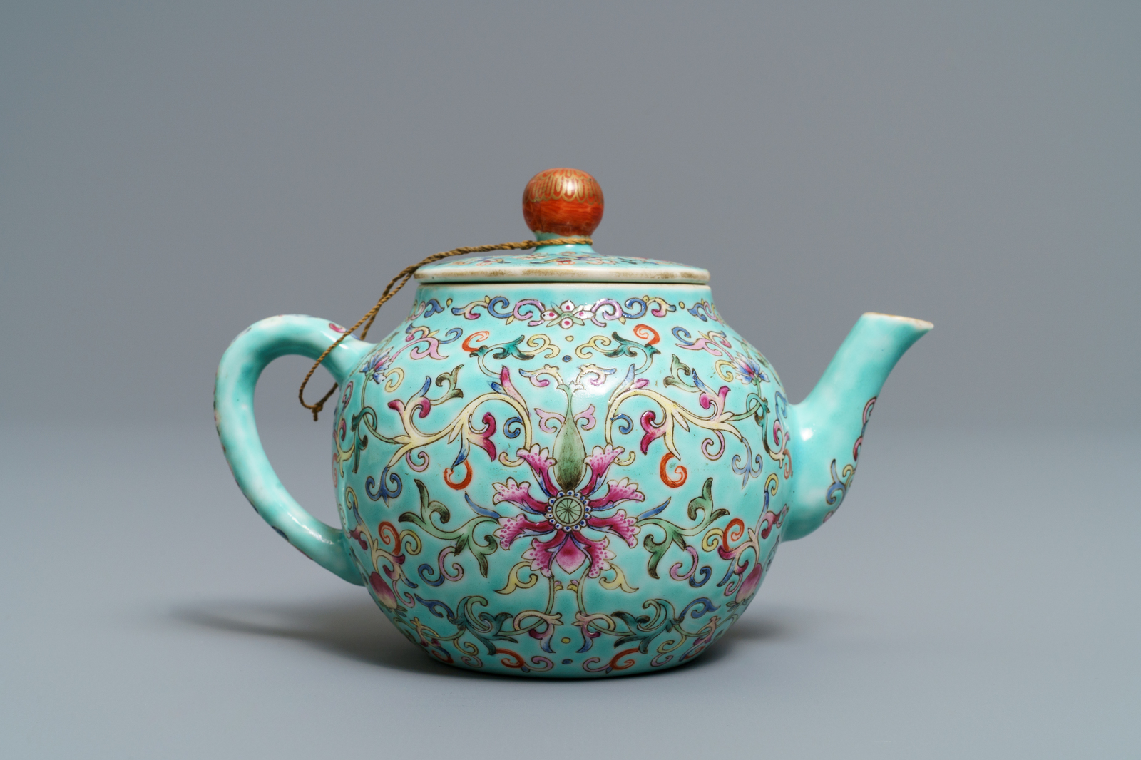 A Chinese turquoise-ground famille rose teapot, Jiaqing mark, Republic, 20th C. - Image 2 of 7