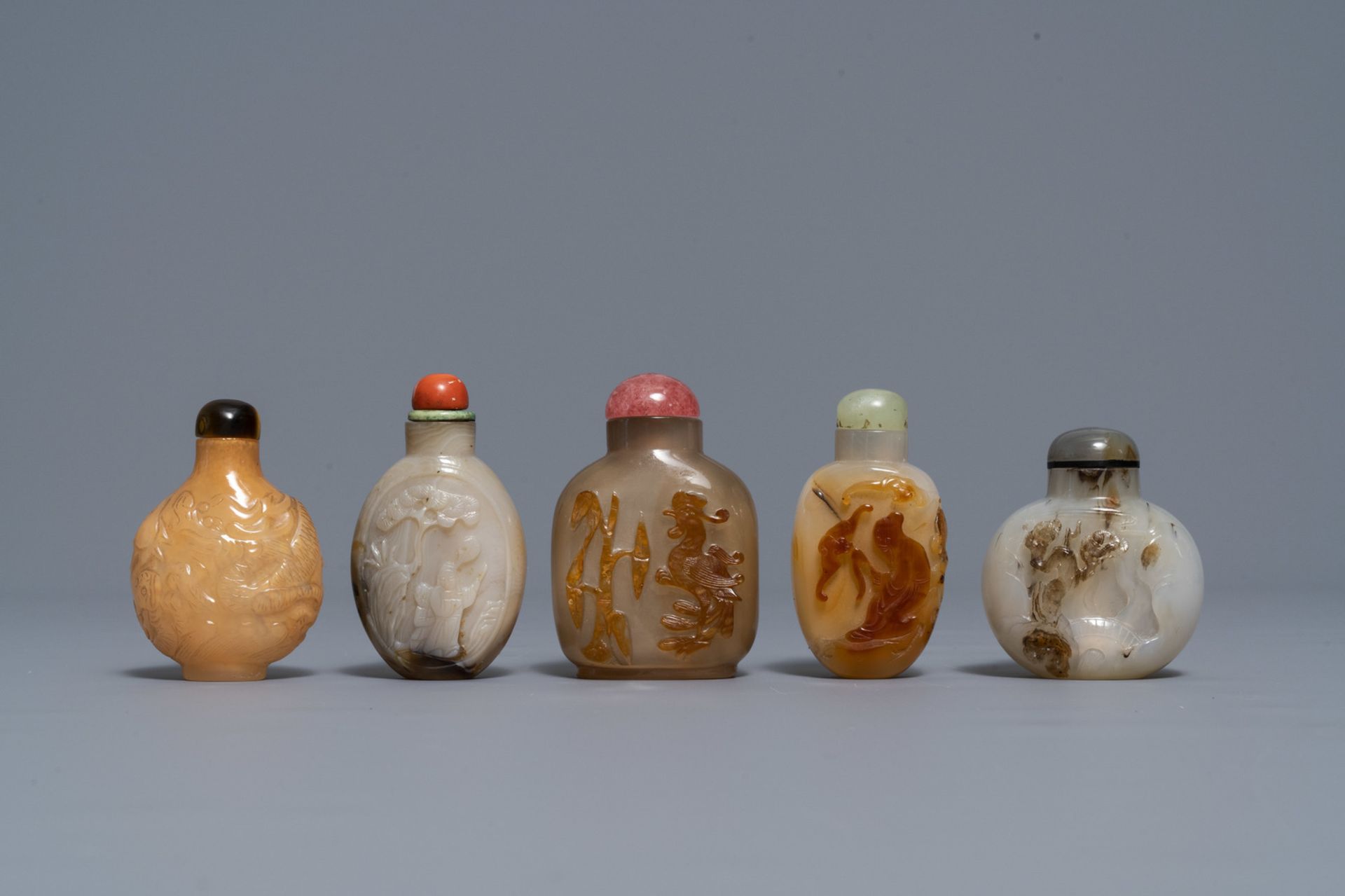 Ten Chinese carved agate snuff bottles, 19/20th C. - Image 6 of 9