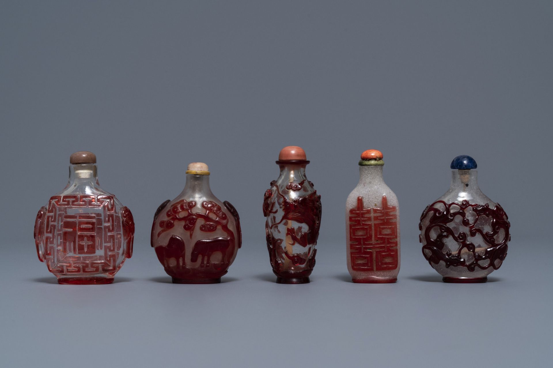 Ten Chinese red overlay, snowflake and transparent glass snuff bottles, 18/20th C. - Image 2 of 9