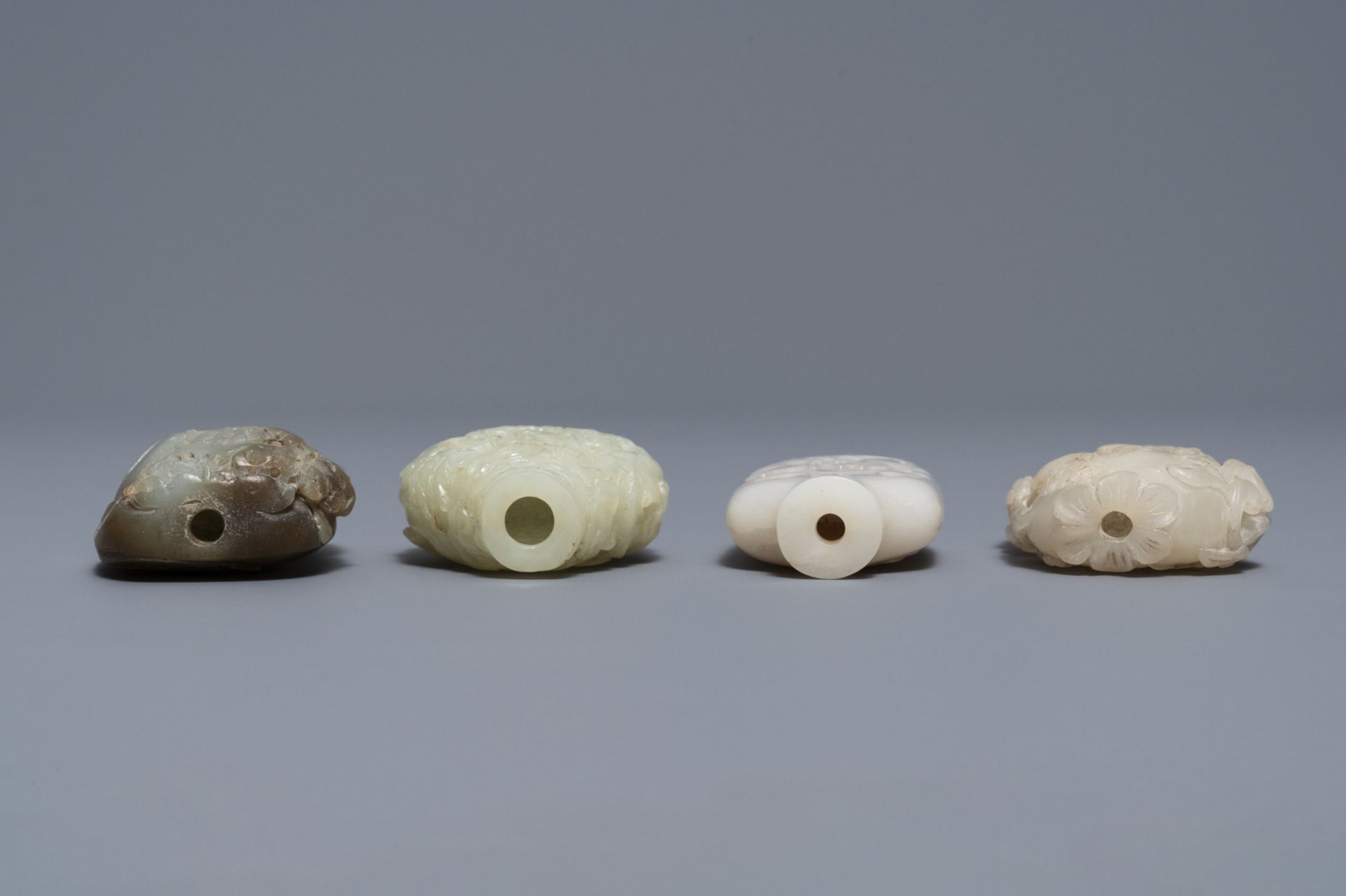 Four Chinese carved jade snuff bottles, 19/20th C. - Image 3 of 4