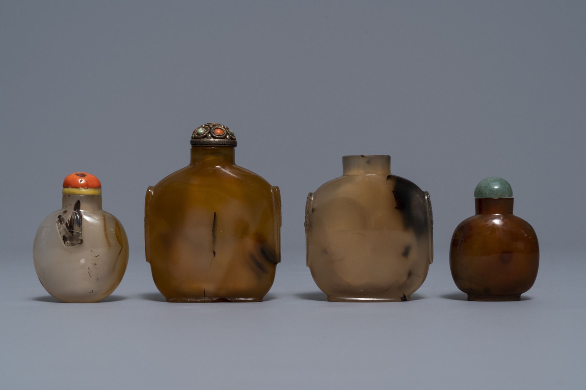 Eight Chinese agate snuff bottles, 19/20th C. - Image 6 of 9