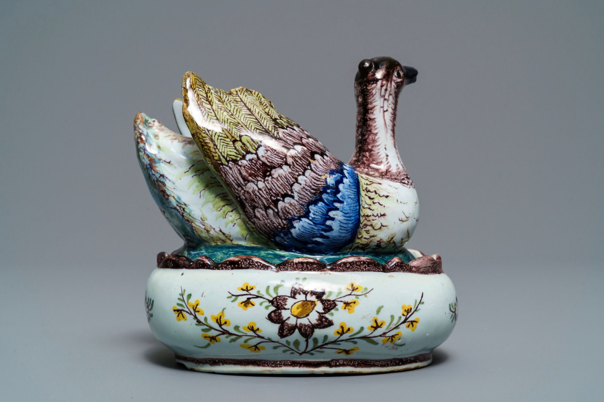 A polychrome Dutch Delft 'plover' butter tub and cover, 18th C. - Image 3 of 7