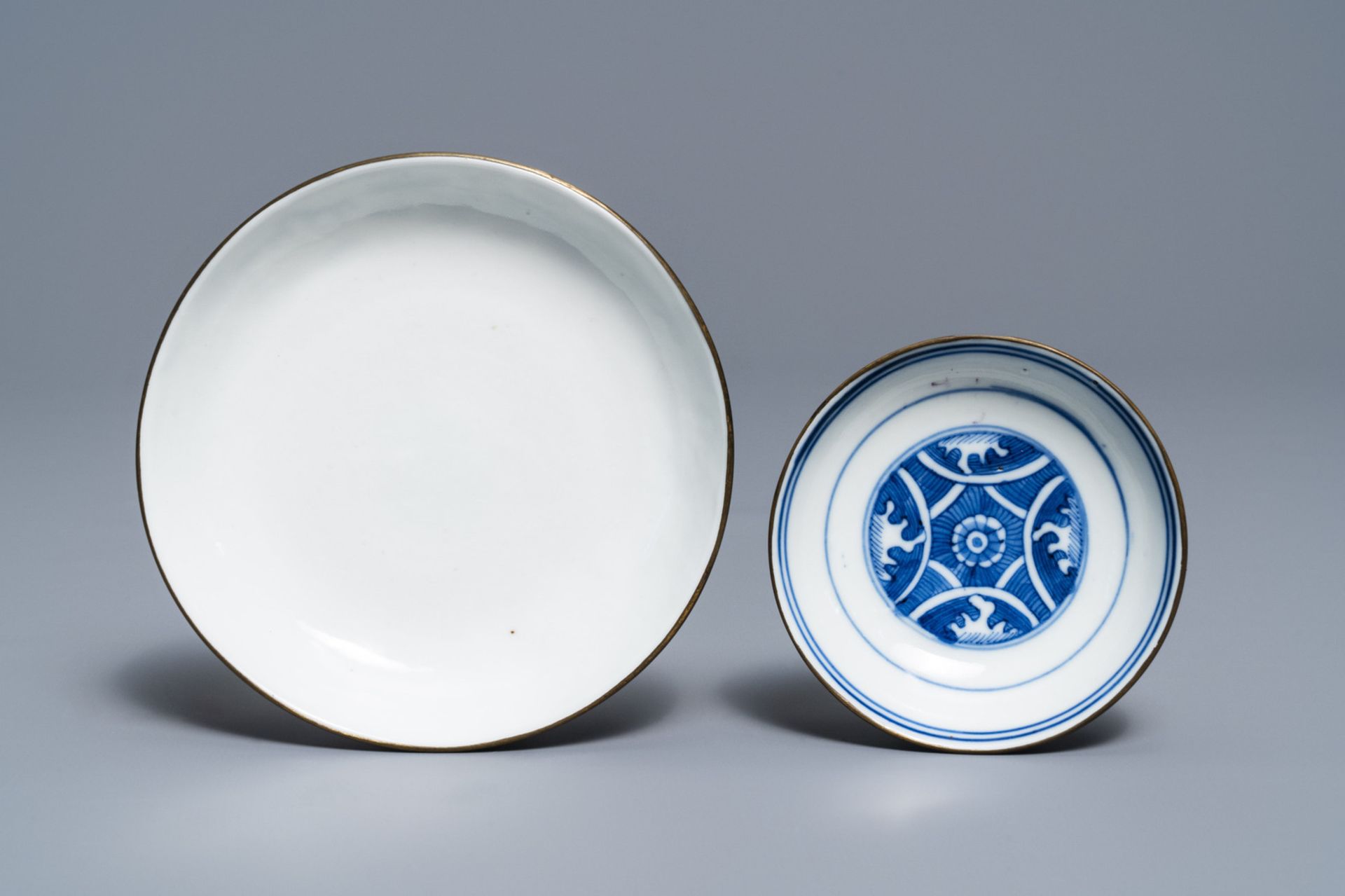 Two Chinese blue and white 'Bleu de Hue' covered bowls for the Vietnamese market, 19th C. - Image 7 of 9