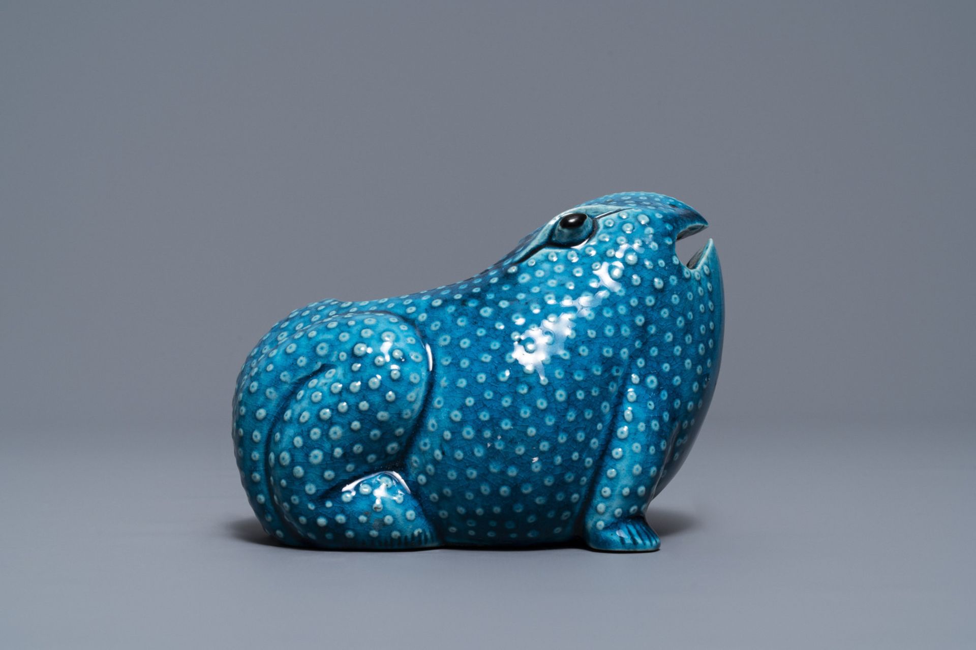 A Chinese turquoise glazed model of a toad, a cat & a blue and white snuff bottle, Kangxi & 19th C. - Image 3 of 19