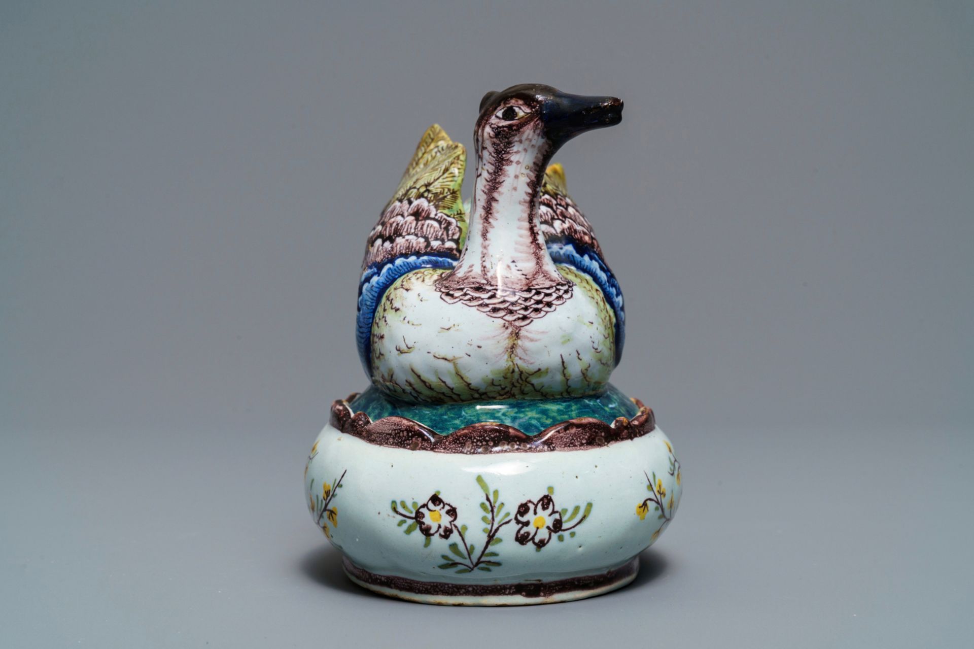 A polychrome Dutch Delft 'plover' butter tub and cover, 18th C. - Image 4 of 7