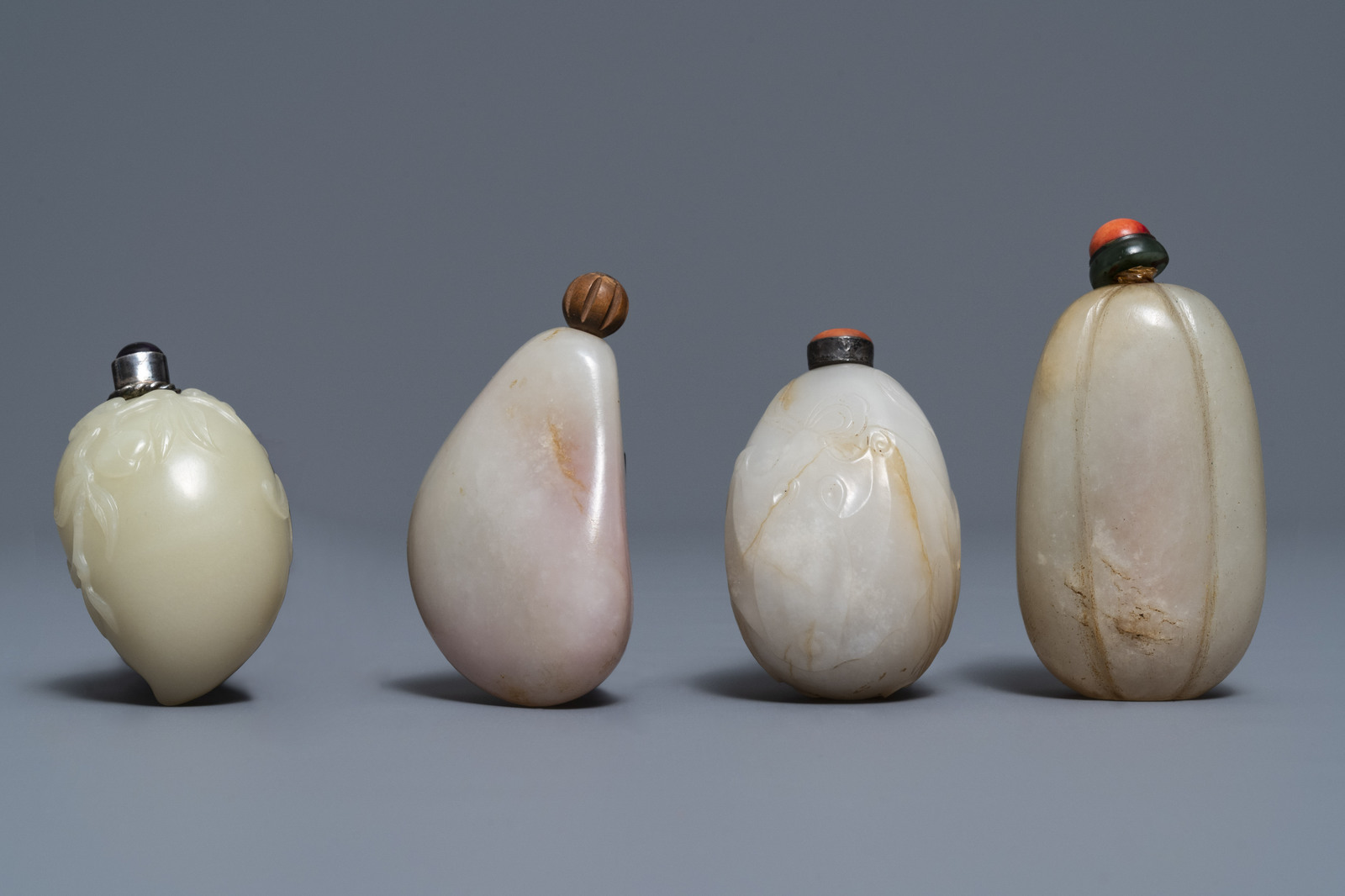 Four Chinese russet jade snuff bottles, 19/20th C. - Image 2 of 4