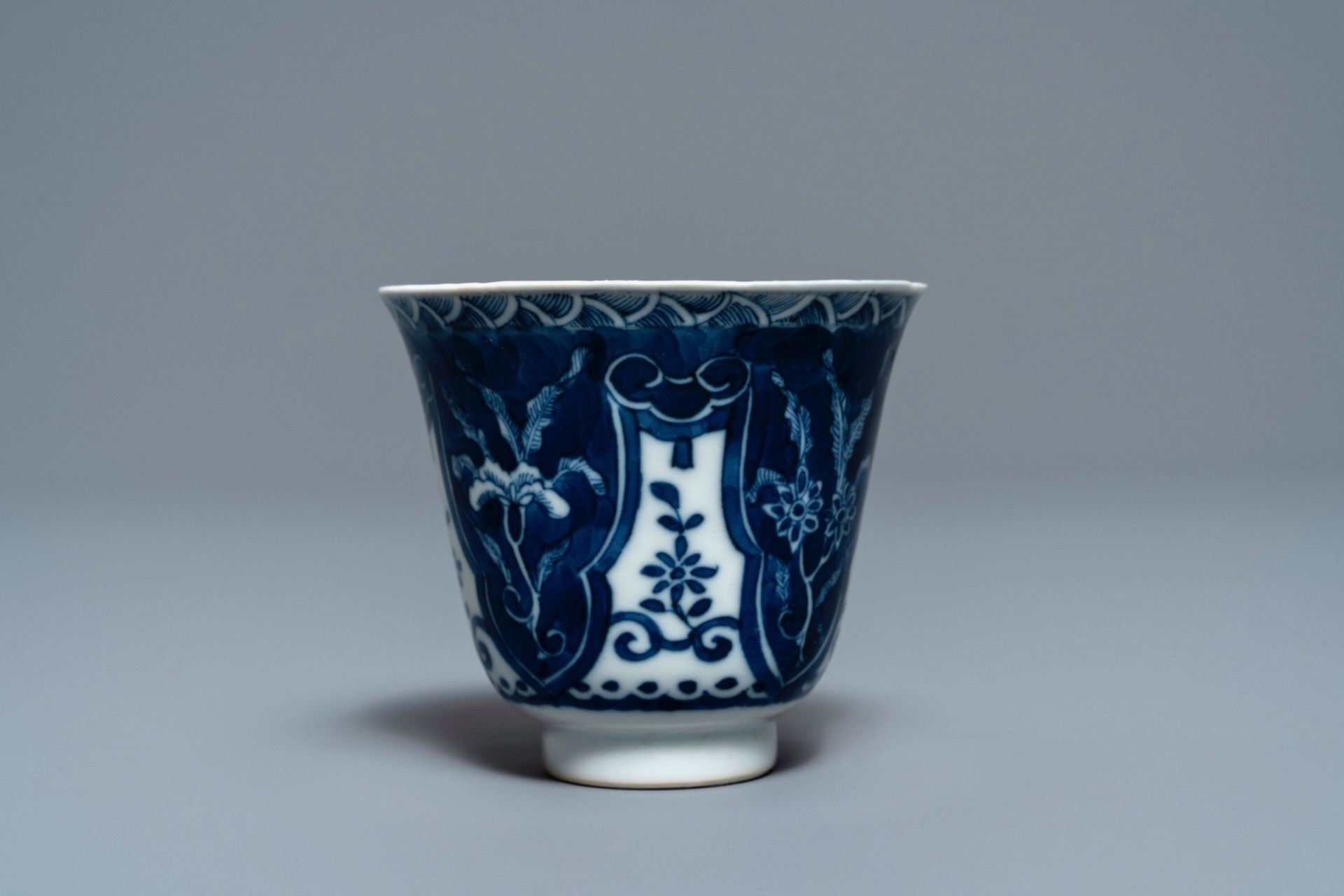 Twelve Chinese blue and white cups and saucers, 19th C. - Image 5 of 9