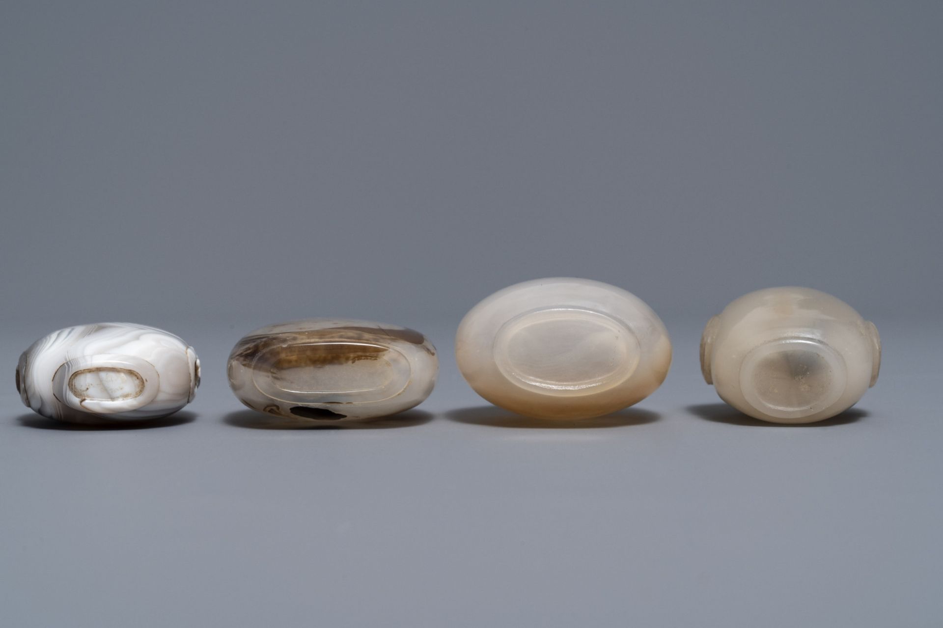 Eight Chinese agate snuff bottles, 19/20th C. - Image 5 of 9
