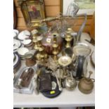 Mixed collection of vintage copper, brass and metalware