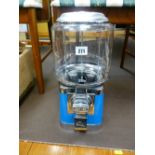 Beaver retro style bubble gum machine