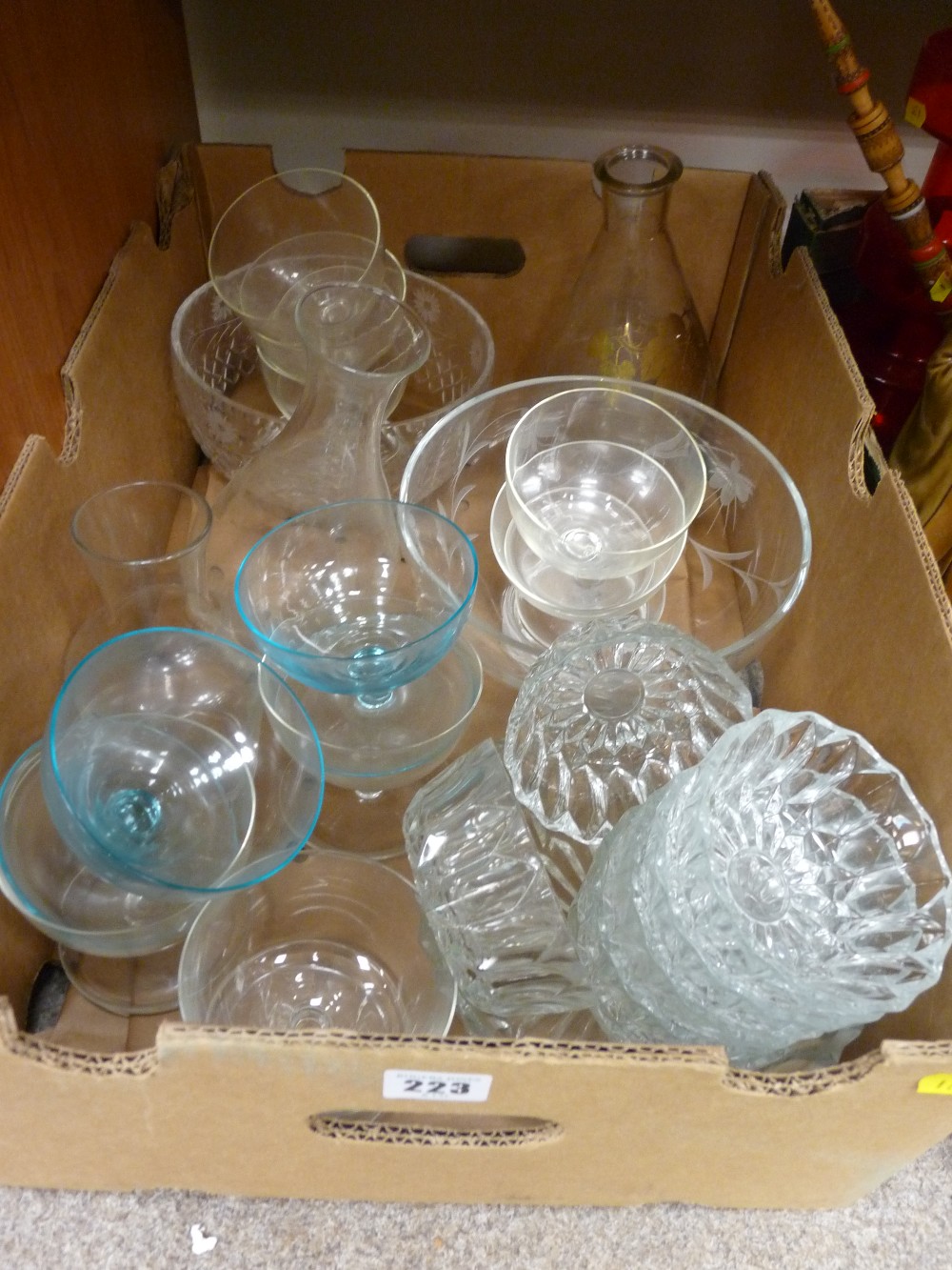 Box of mixed glassware