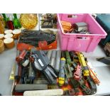 Mixed selection of model railway carriages, engines and equipment, tinplate and later, clockwork and