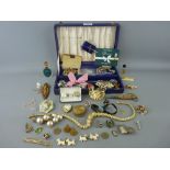 Parcel of Victorian and later costume jewellery and collectables including a butterfly wing armband,