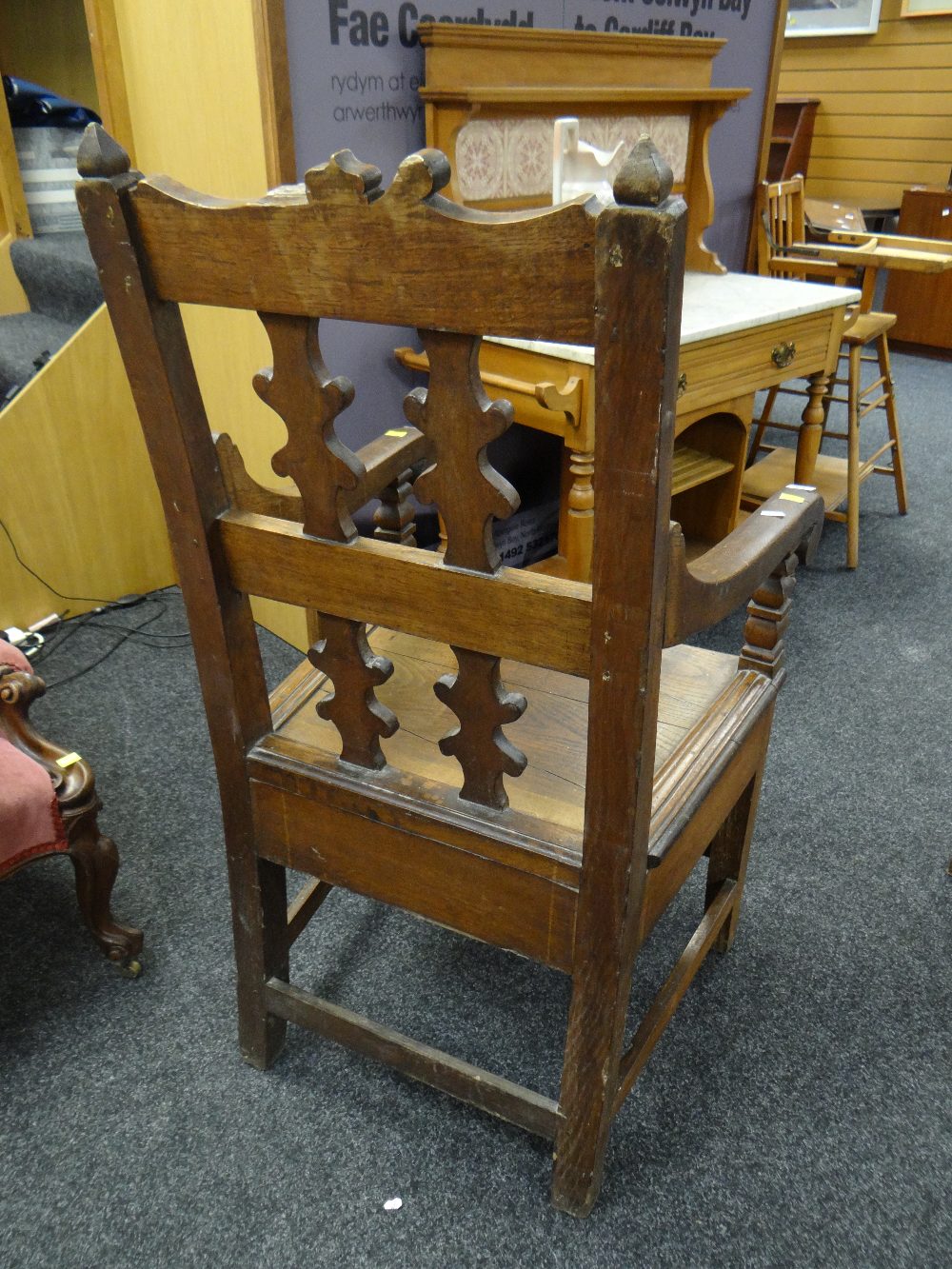 An 1897/1898 oak Eisteddfodic chair, carved with both dates & inscribed 'Bont ar dan' Condition - Image 2 of 2