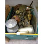 Good mixed crate of vintage metalware etc