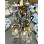 Parcel of good electroplate ware including coaster, tea service items, toast rack and a small parcel