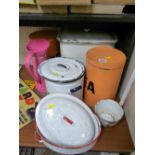 Parcel of metal provision and food containers etc