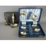 Child's EPNS feeder spoon and pusher set, the handles formed as military guards, five thistle topped