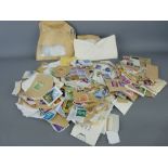 Small collection of unsorted postage stamps