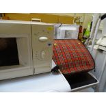 Kenwood microwave oven, tartan case and steps E/T