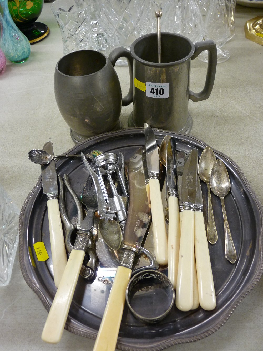 Circular EP presentation tray for Maesdu Golf Club, a quantity of loose cutlery and two pewter