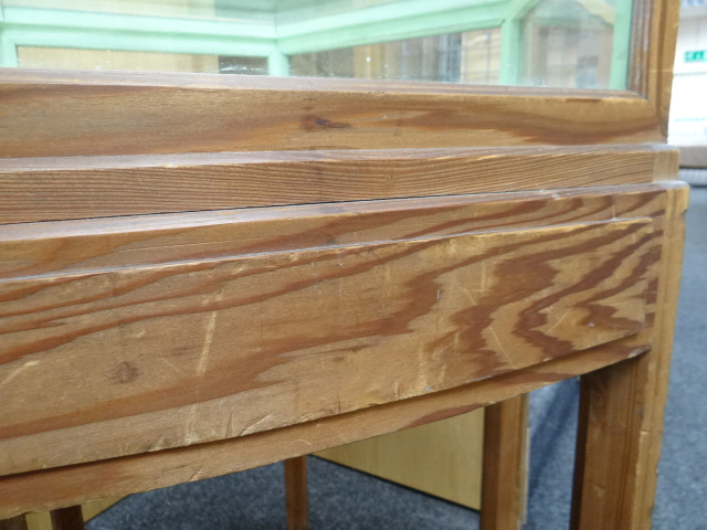 A BRYNMAWR PITCH-PINE SPECIMEN TABLE OF HEXAGONAL FORM with raised top having glass panes to each - Image 8 of 10