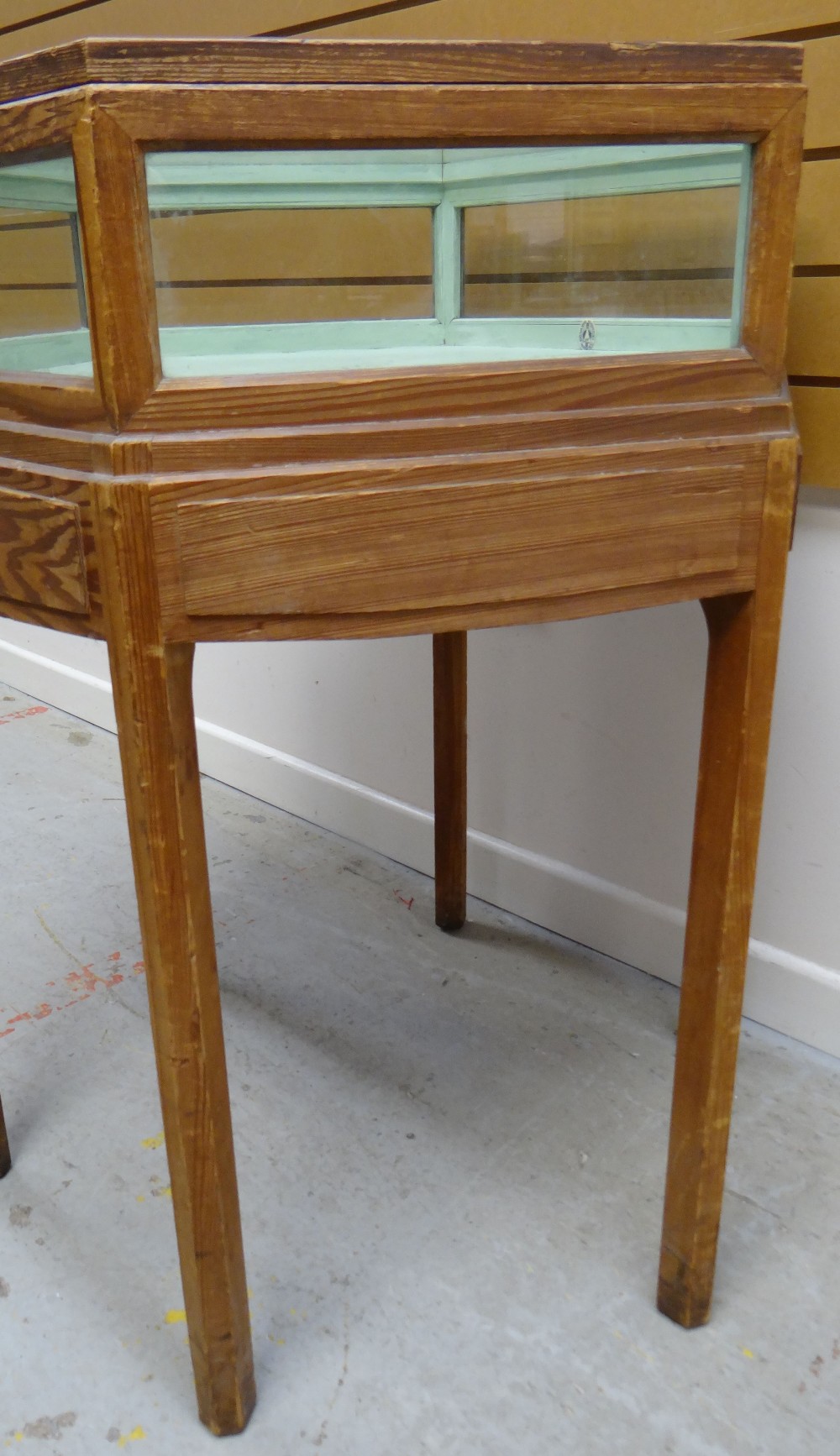 A BRYNMAWR PITCH-PINE SPECIMEN TABLE OF HEXAGONAL FORM with raised top having glass panes to each - Image 4 of 10