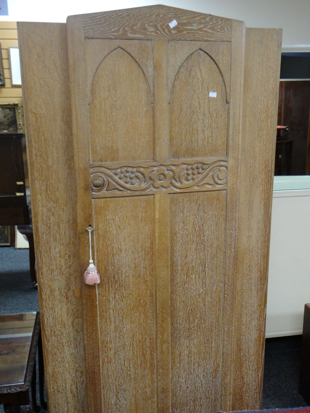 A good mid-century three-piece Heathland lightwood bedroom suite with carved decoration and - Image 2 of 2