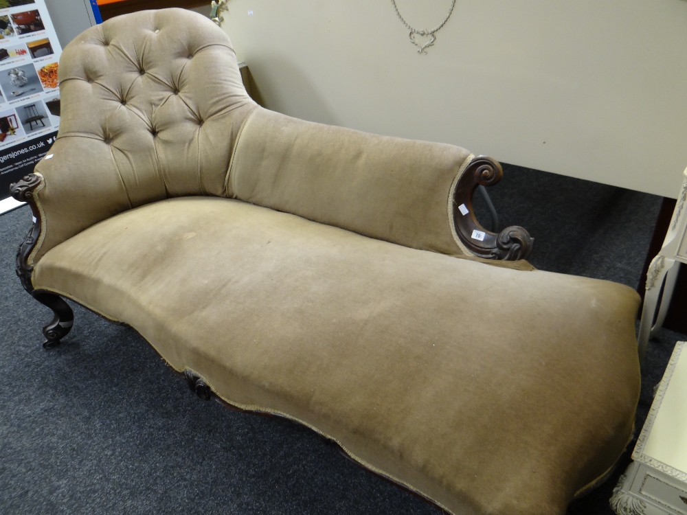 A Victorian buttoned back chaise-longue on curved and carved supports Condition reports provided