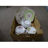 Quantity of decorative wall plates etc