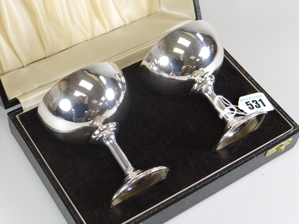 A pair of cased silver goblets of plain with gilded interiors, Birmingham 1993, 8ozs Condition