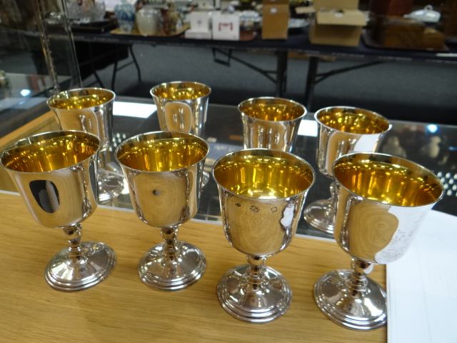 A set of eight Elizabeth II silver goblets with gilt interiors and knopped stems, London 1971, 39ozs - Image 7 of 7