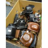 A collection of vintage twentieth century cameras & equipment including cased Zeiss Ikon, cased