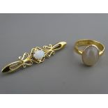 AN EIGHTEEN CARAT GOLD RING with agate cabochon setting and an opal set nine carat gold bar