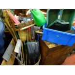 Folding workmate bench, quantity of long handled tools in a metal banded cardboard bucket, blue