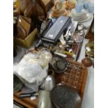 An interesting parcel of flatware in cases and loose, EPNS items and other metalware Condition