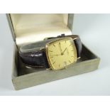Roamer gents wristwatch in hallmarked yellow gold encasement, yellow dial and with date aperture,