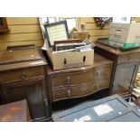 An Edwardian mahogany serpentine front break-top sideboard having two centre drawers, two flanking