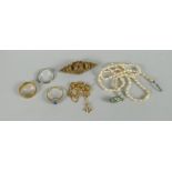 A parcel of jewellery to include 18ct gold wedding band, 9ct yellow gold antique bar brooch,