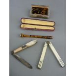 Wooden snuff box with tortoiseshell interior, a mother of pearl silver bladed fruit knife, a brass