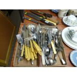 Quantity of loose EPNS and other table cutlery
